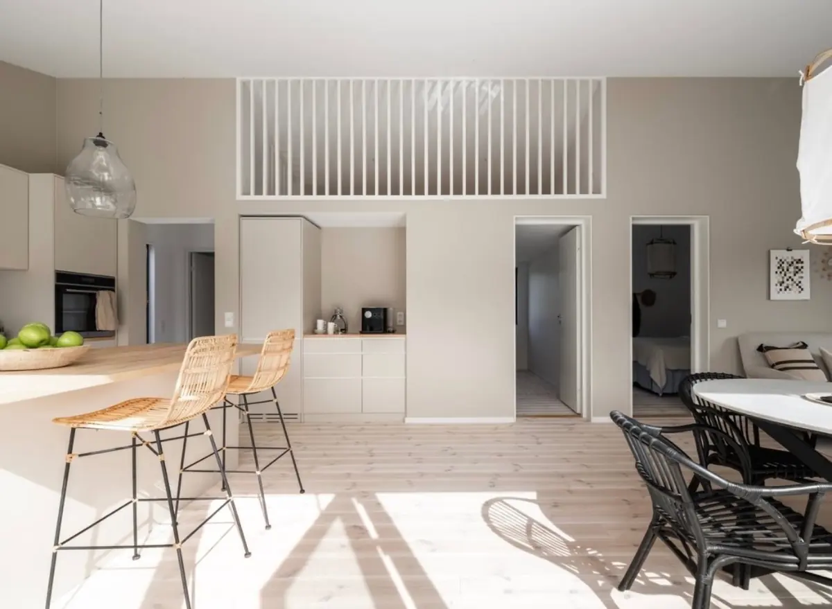 Allrum med kök och sovloft i ett levererat Fårö 74